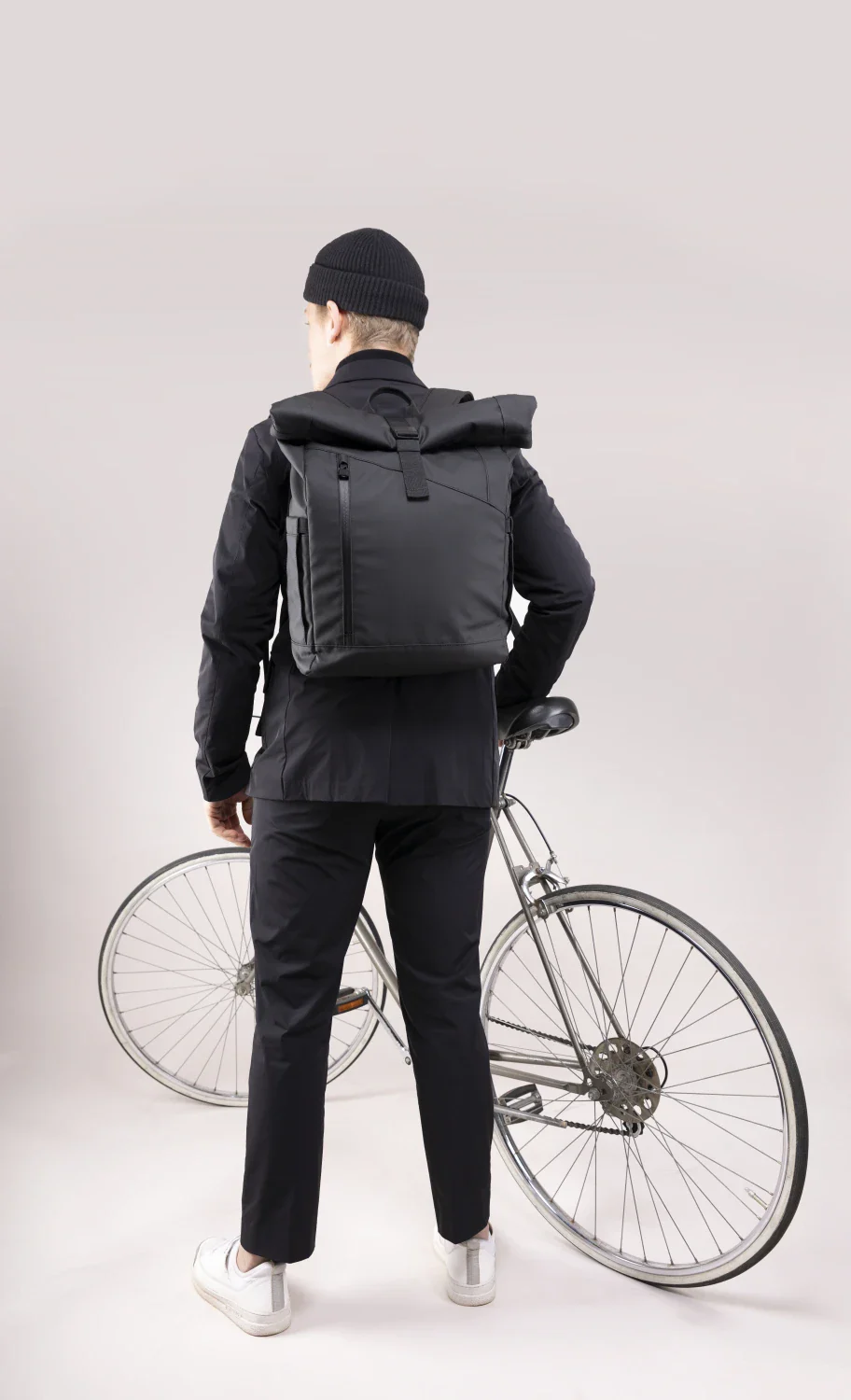 TROIKA BLACK ROLL TOP - Image 7