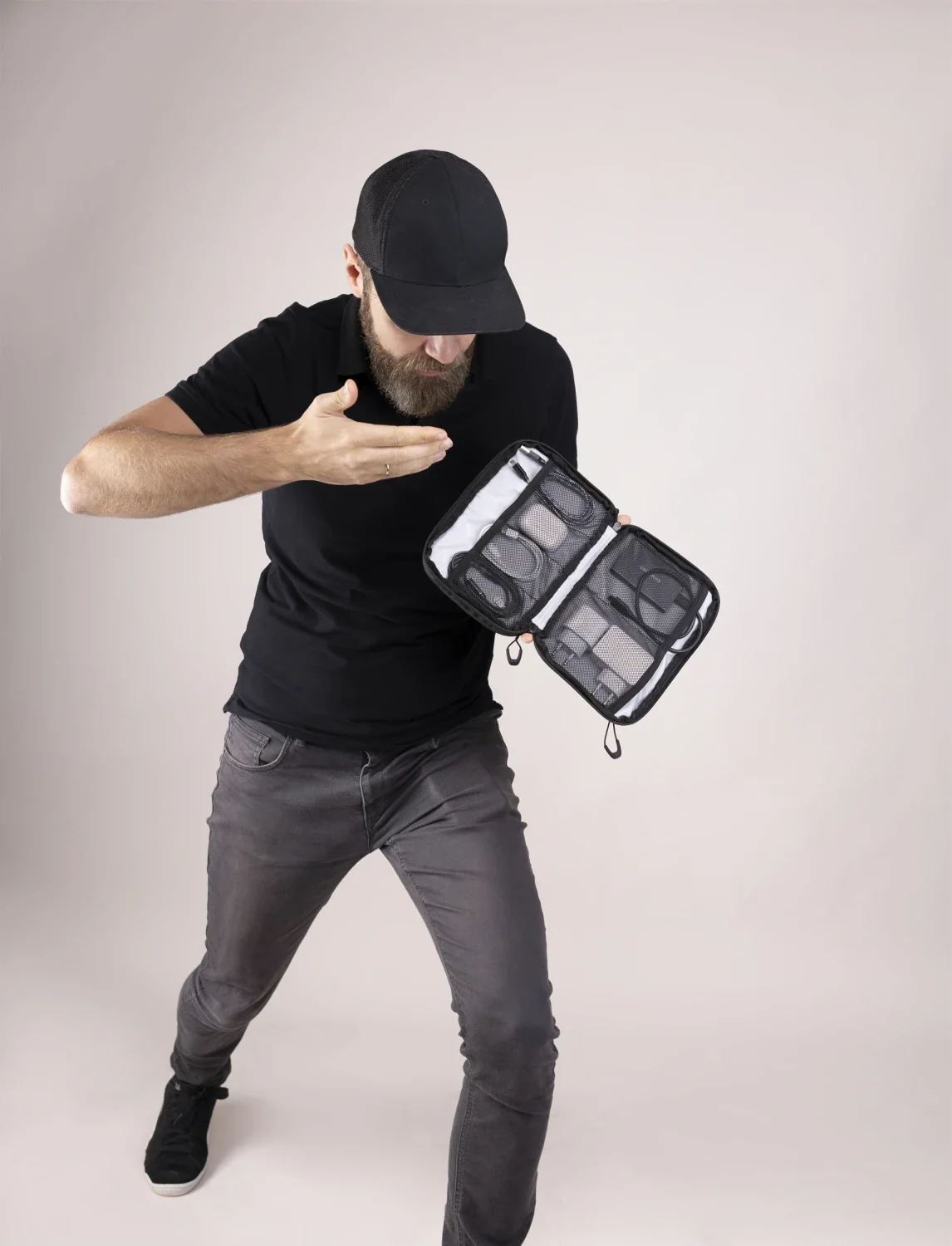 TROIKA BLACK TECH POUCH 2 - Image 5